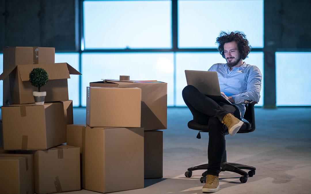 Mudanza de empresas tecnológicas: traslado de servidores y rack de comunicaciones en una oficina